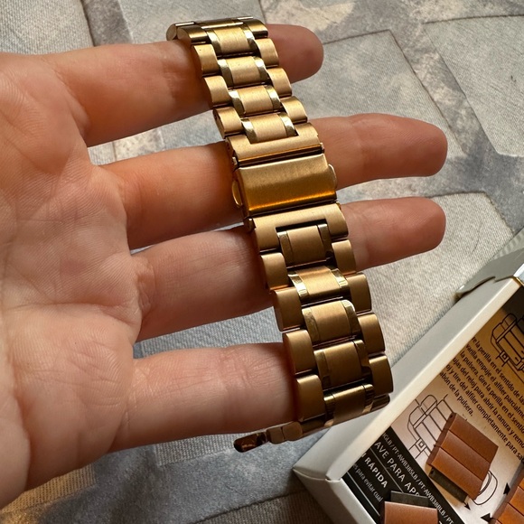 2 NEW Apple Watch metal bands - Picture 3 of 3